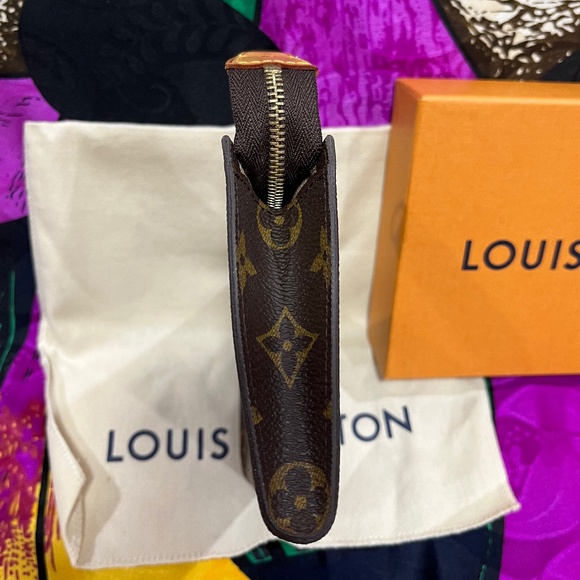 Pouch - Picture 7 of 9